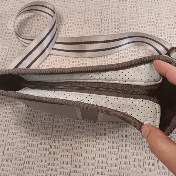 HAUTE SHORE women's 'Blair' Crossbody color block adjustable guitar strap purse - Picture 5 of 15